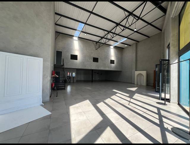 346M² SHOWROOM TO LET IN OLIVEDALE